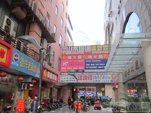  A Shopping street in Downtown Shanghai. 