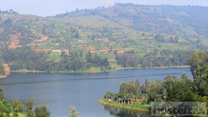  Lake Bunyonyi 
