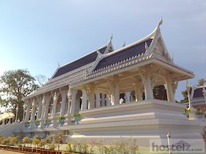  Wat Kaew Temple 