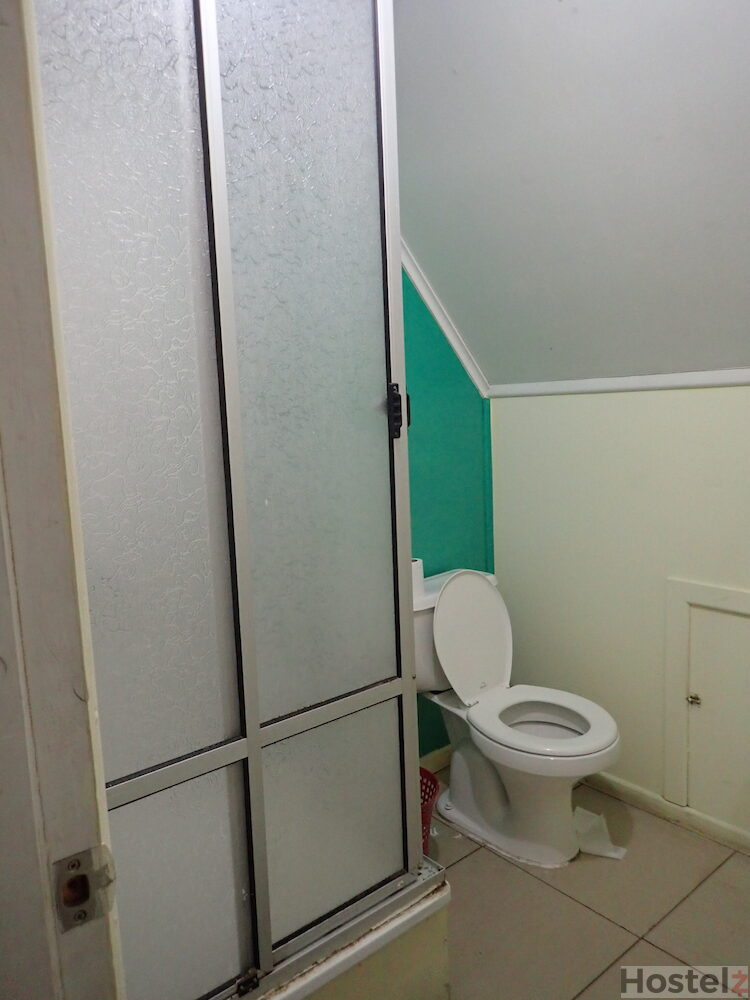 Communal bathroom 2