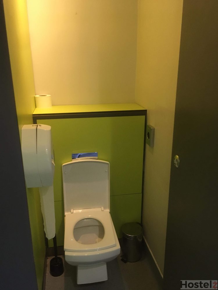 Toilet (shared)