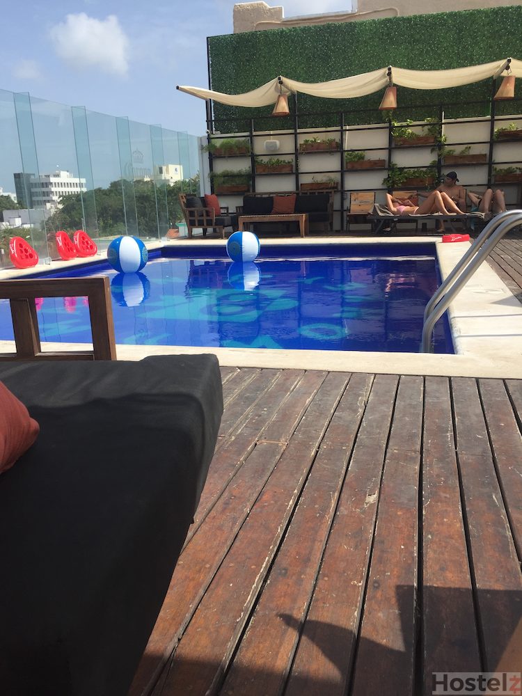 Nomads Hotel Hostel & Rooftop Pool, Cancún