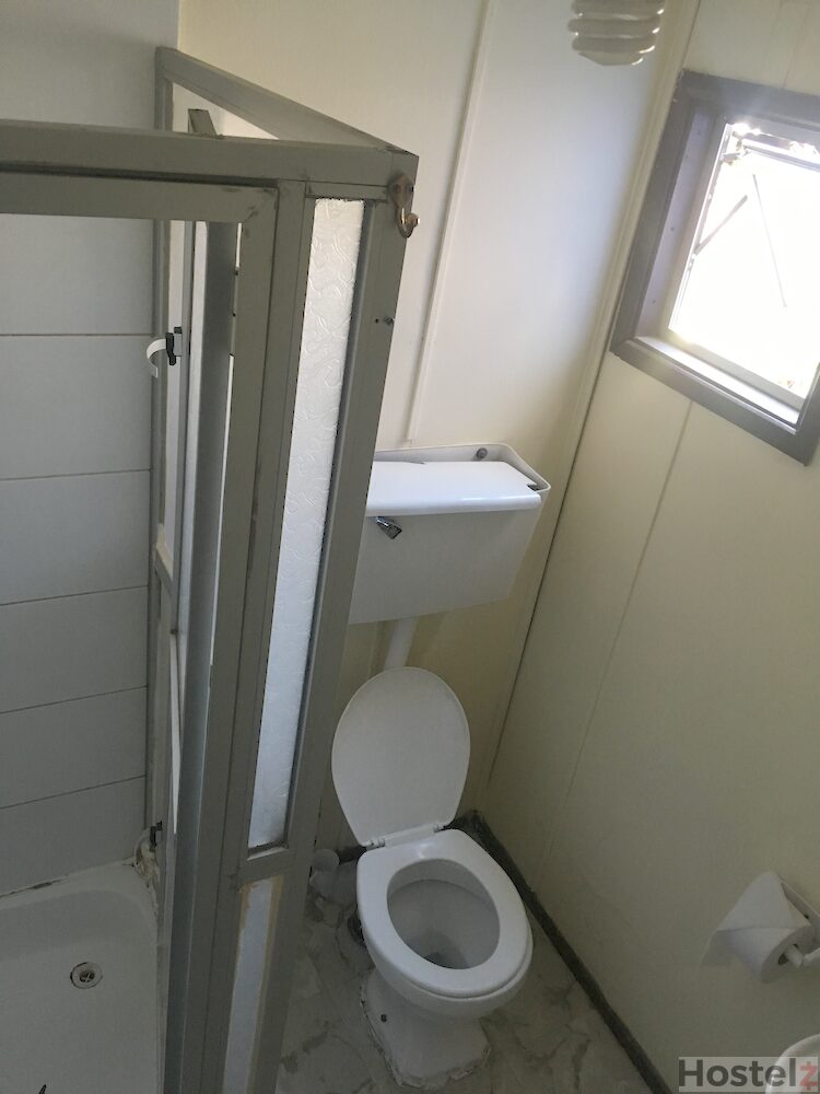Communal bathroom 1