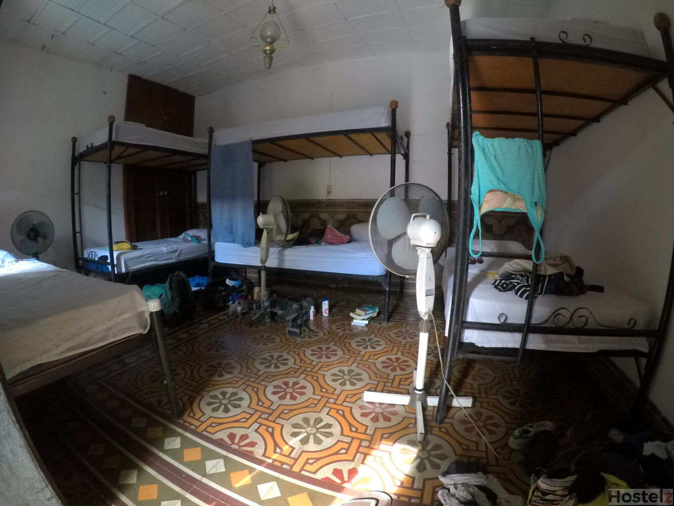 7-bed dorm with en suite bathroom
