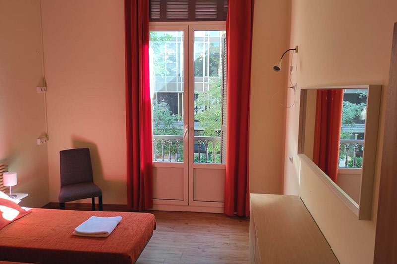 Barcelona Central Garden Hostal