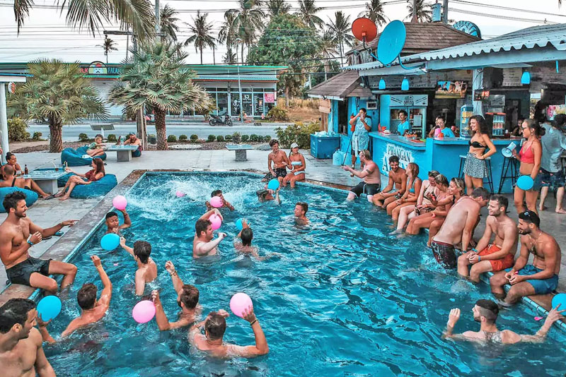 pool party