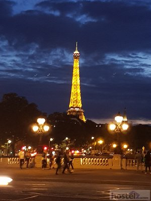  Tower Eifel gives light to the nights in Paris 