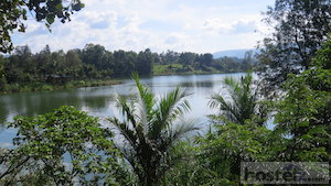  Lake Bunyonyi 