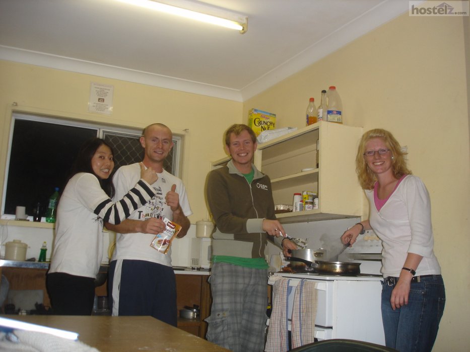 Price Comparison for Bundaberg Workers & Divers Hostel in Bundaberg