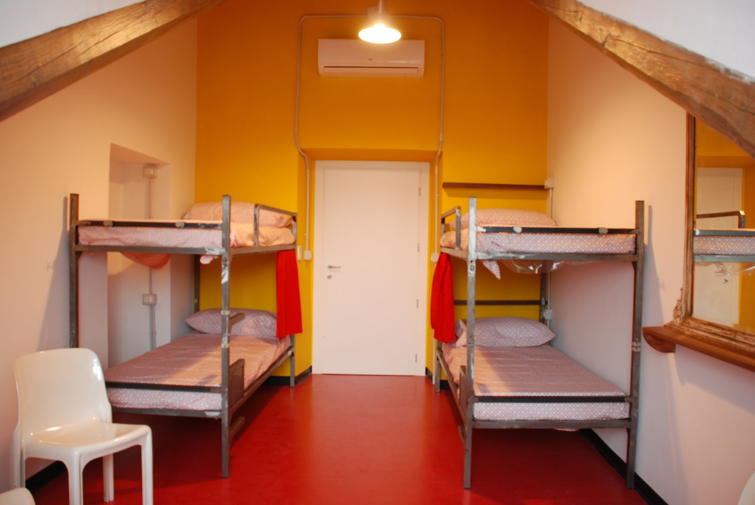 4 beds dorm