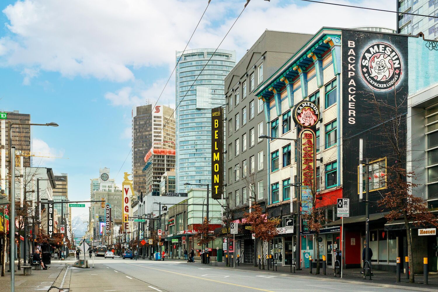 Best for Female Solo Traveler: SameSun Backpacker Lodge - Vancouver, Vancouver