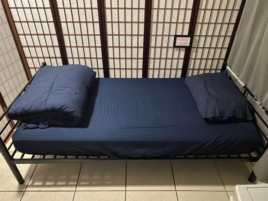 Single Size TOP Bunk Bed - Mixed Shared ROOM