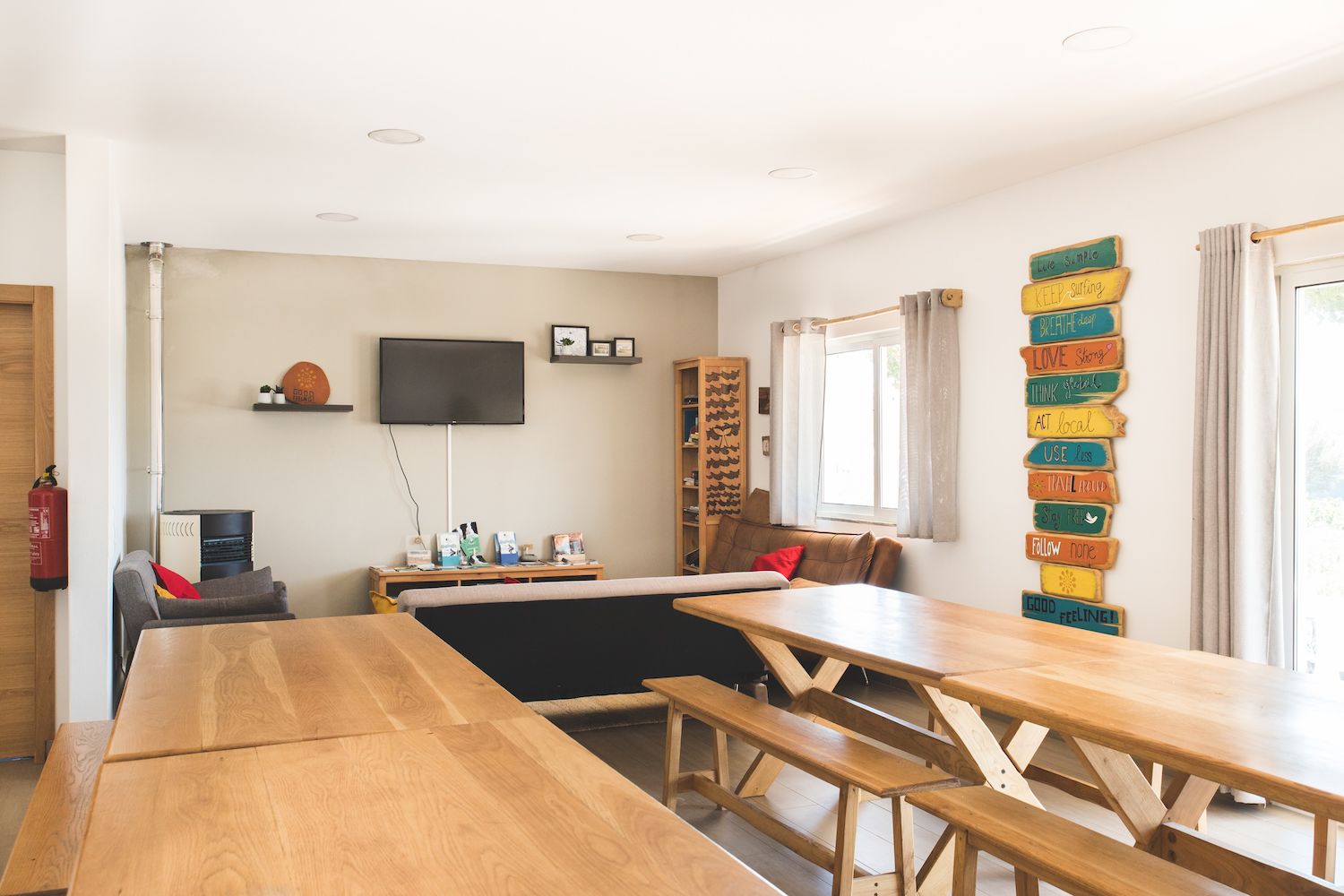 Good Feeling Hostel & Guesthouse, Raposeira