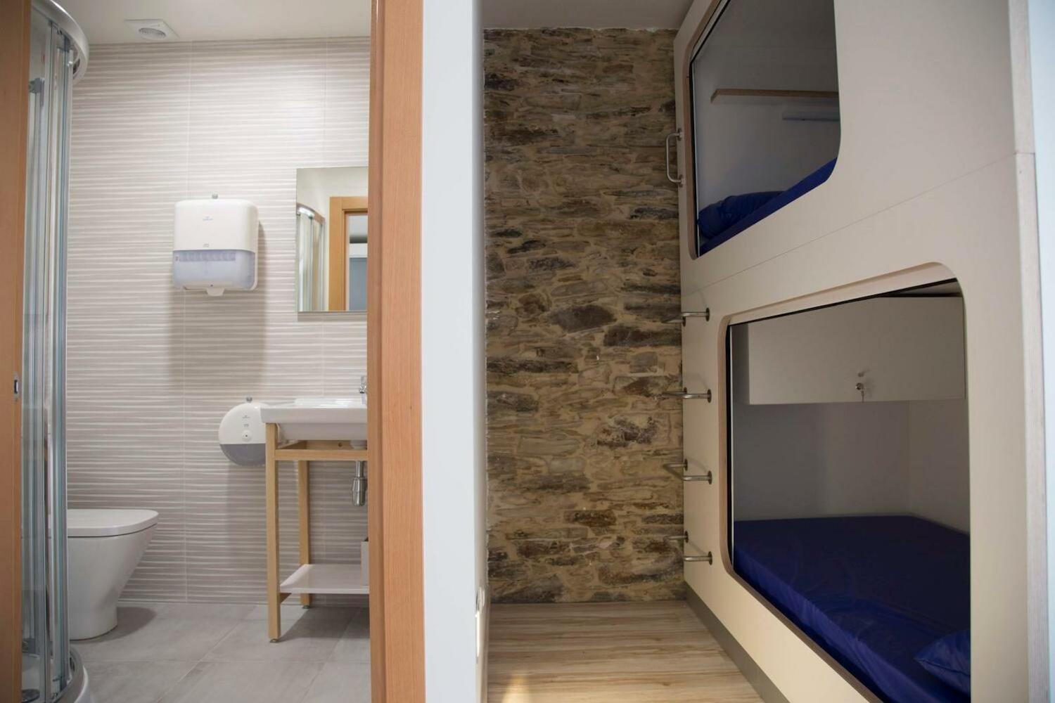 Hostel Cross, Lugo
