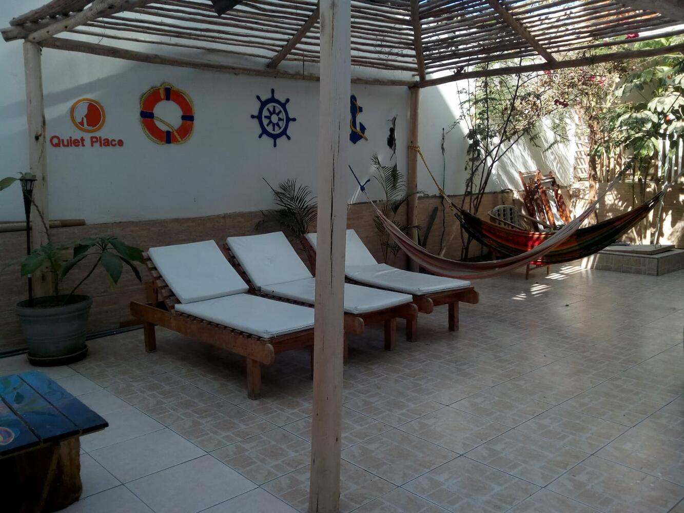 Paracas Backpackers' House, Paracas