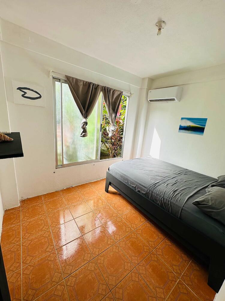 Surf Paradise, Santa Teresa