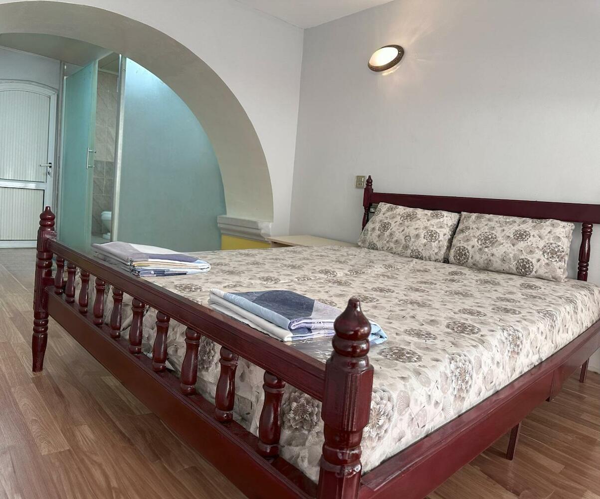 Flora Music & Art Hostel, Baku