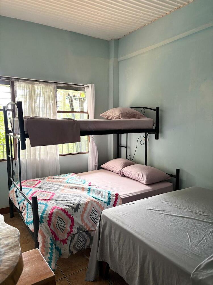 Manuel Antonio Hostel Resort