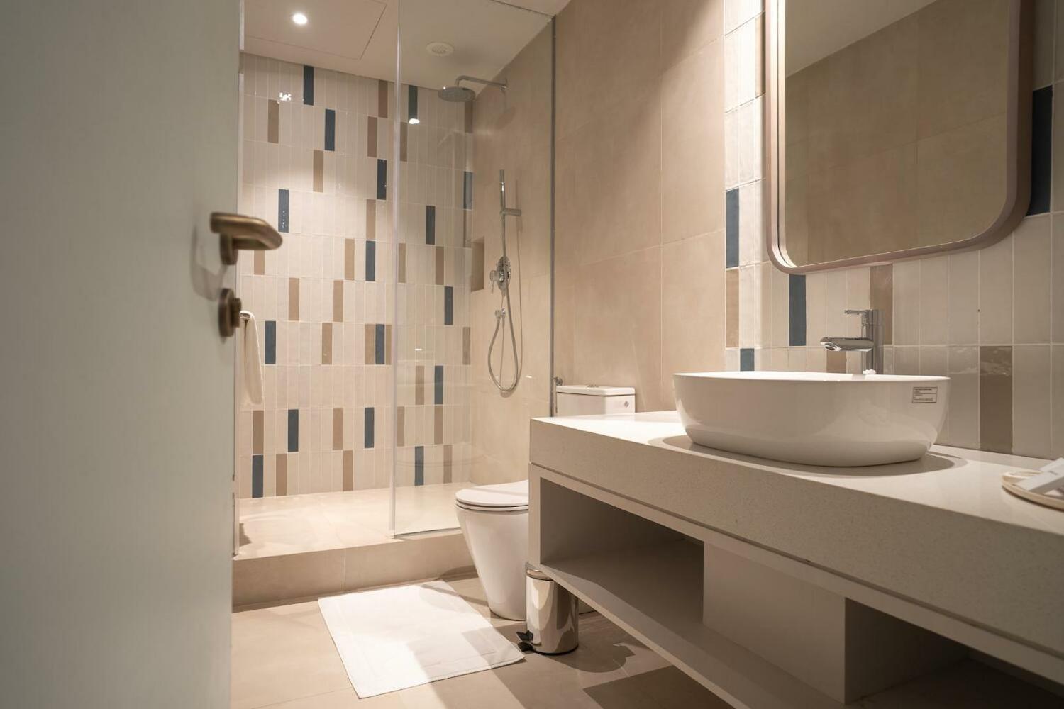 Sesaya Poshtel & Bistro - Colombo's Newest & Finest Poshtel Dorms & Rooms, Colombo