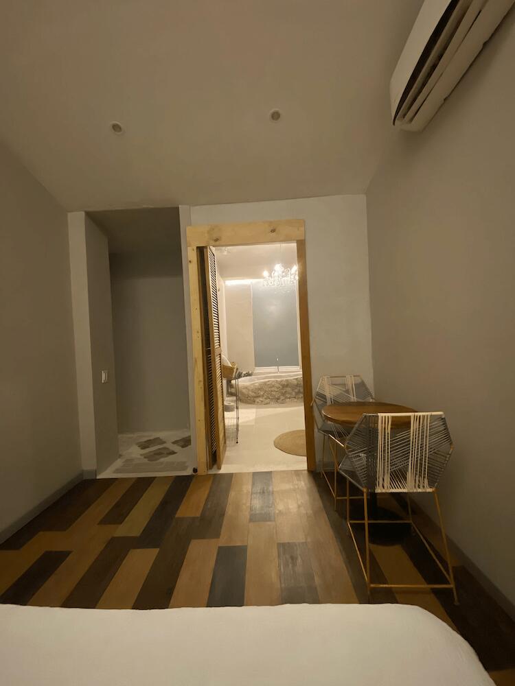 Hostel La Antigua Capsula