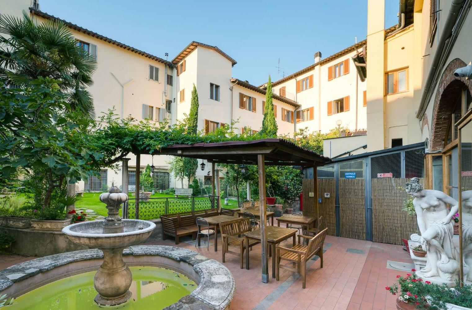 Archi Rossi Hostel, Florence
