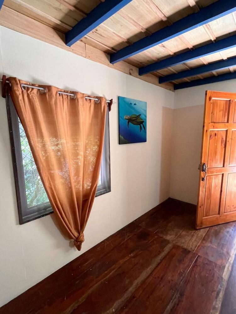Hostel Tuanis Surf Camp, Santa Teresa