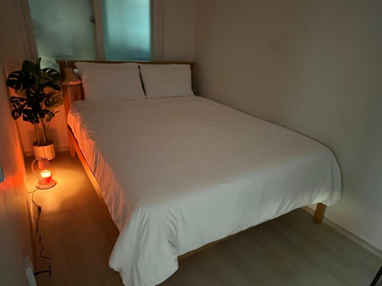 Bueno Day - Near Hongdae & Historic Sites