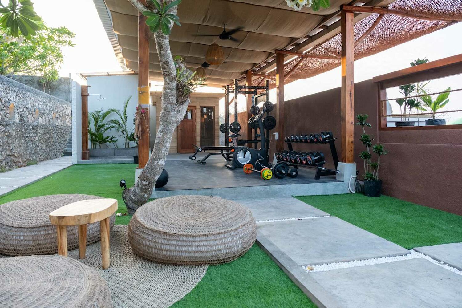 Mad Monkey, Nusa Lembongan