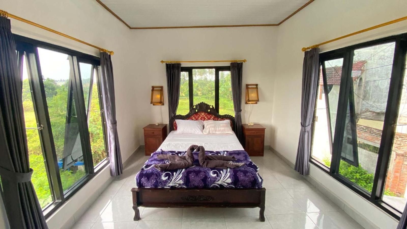 Darren Hostel, Lovina Beach