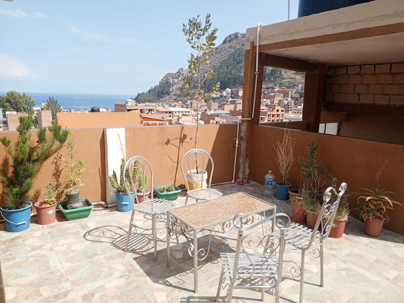 Where to stay in Copacabana on a budget