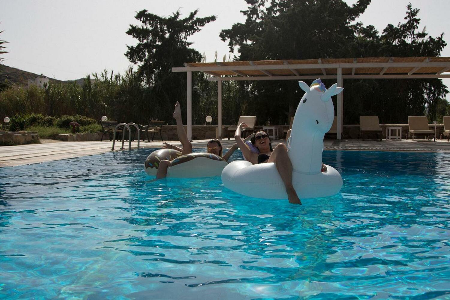 Armadoros Hotel / Ios Backpackers