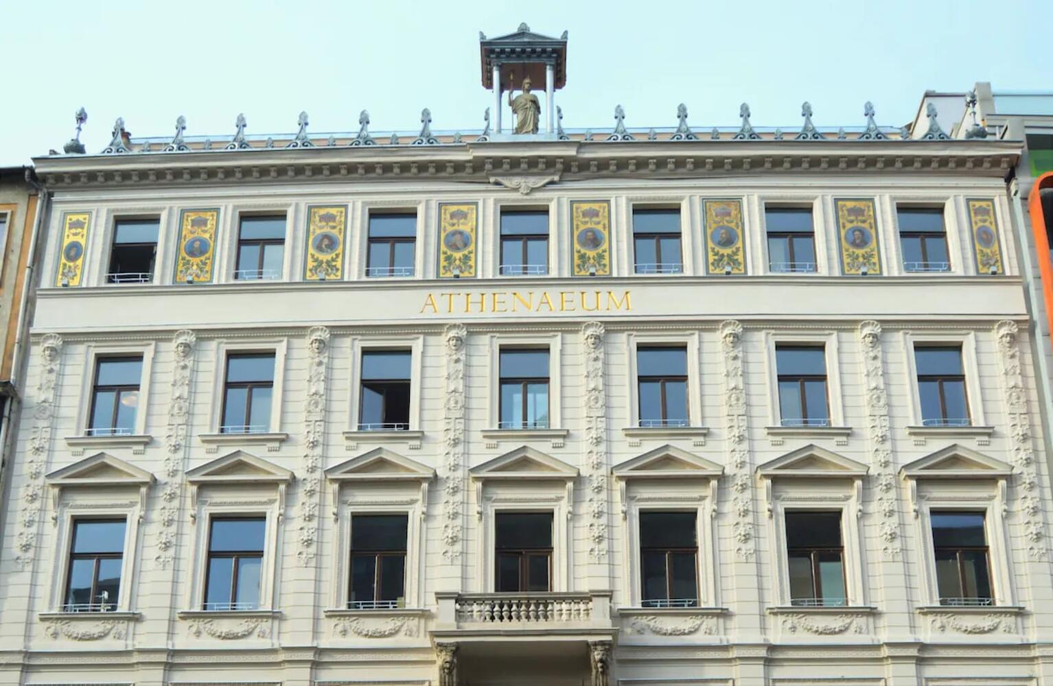 Maverick Athenaeum, Budapest
