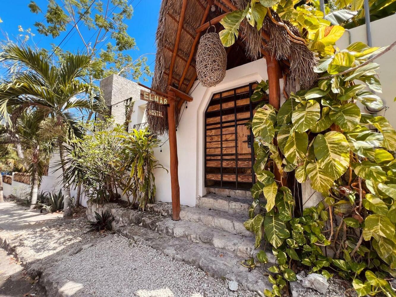 Elmar Hostal, Bacalar