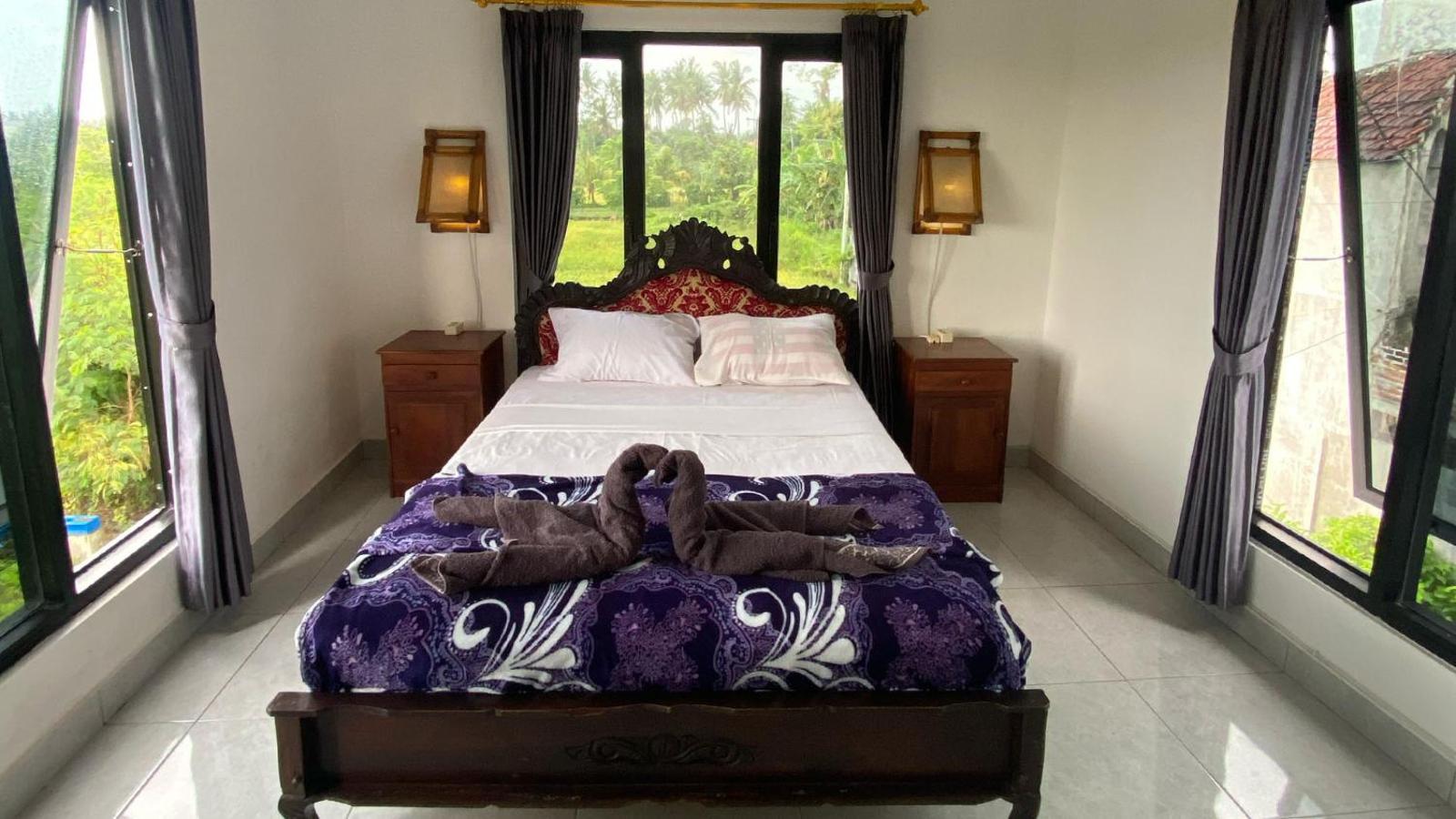 Darren Hostel, Lovina Beach