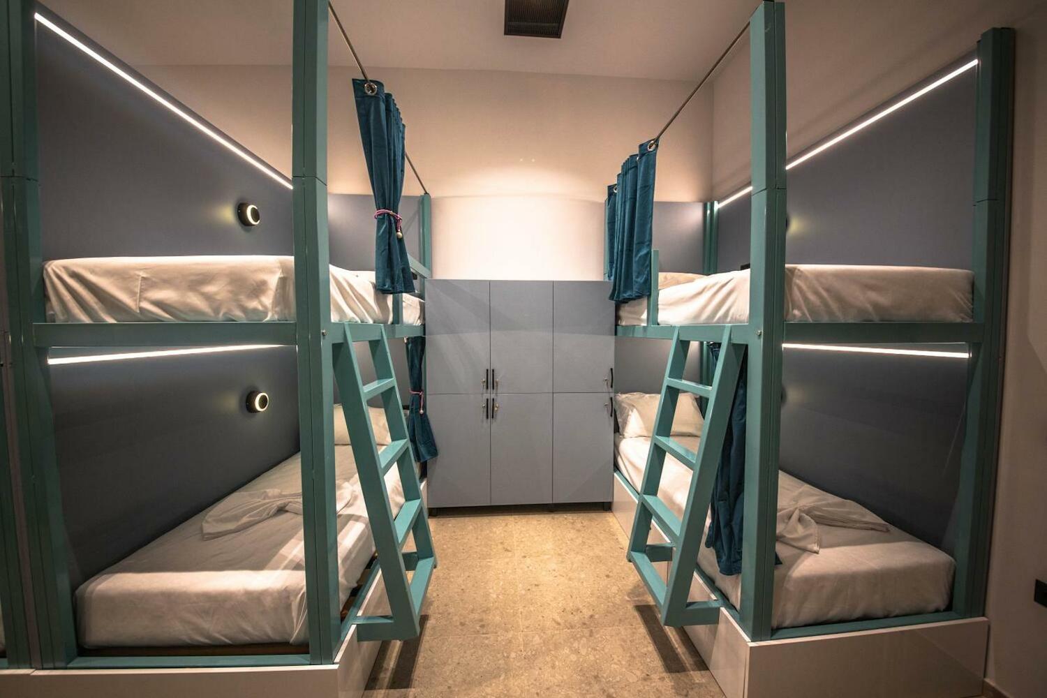 Vega 43 Hostel, Sarandë