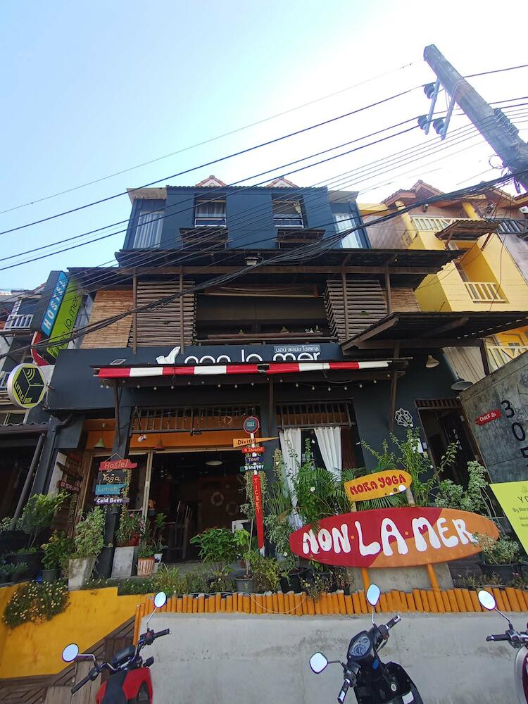 Non La Mer Hostel