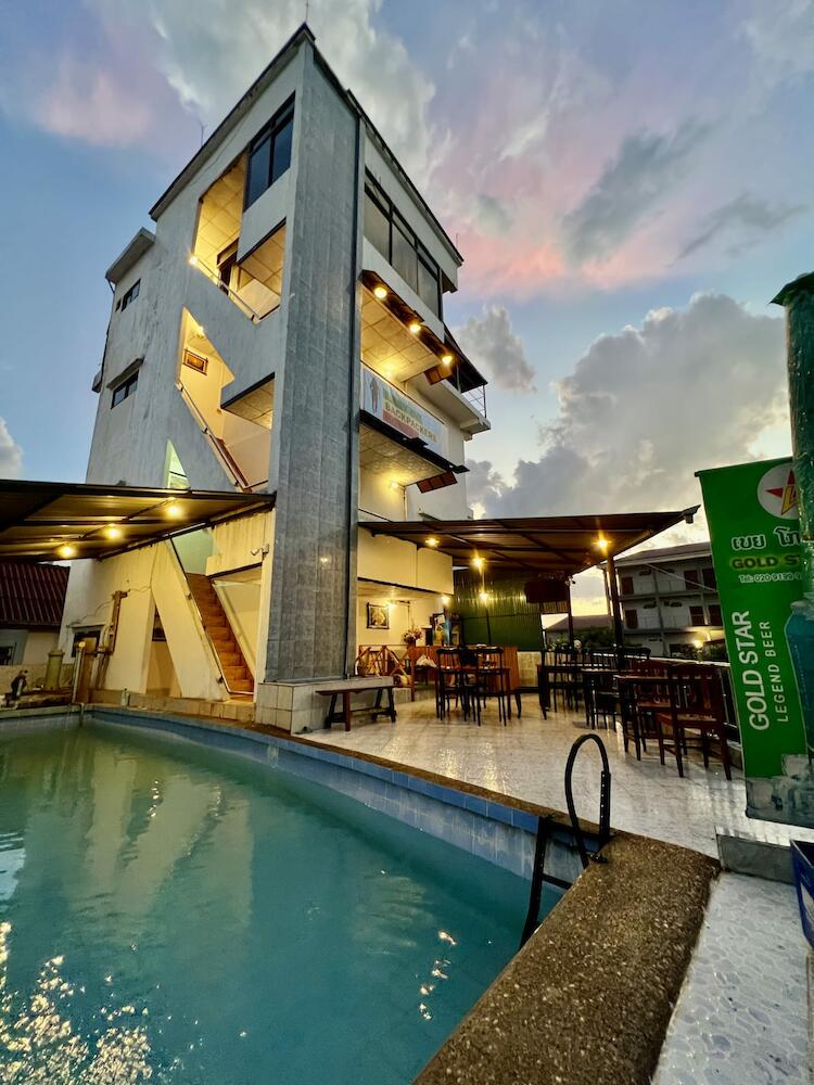 Easy Go Hostel
