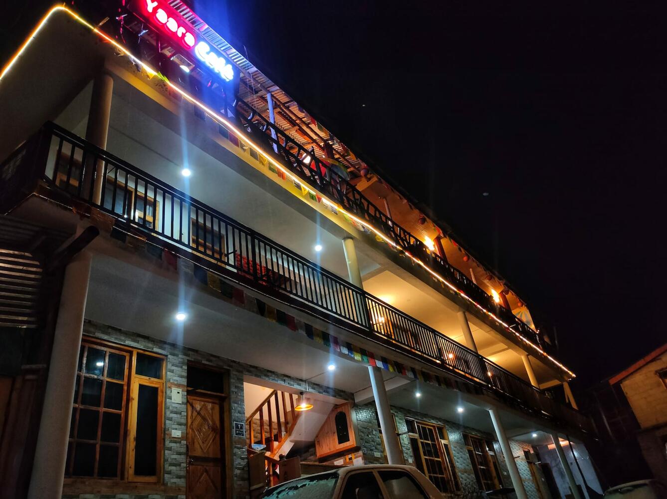 Bros Hostel, Manali