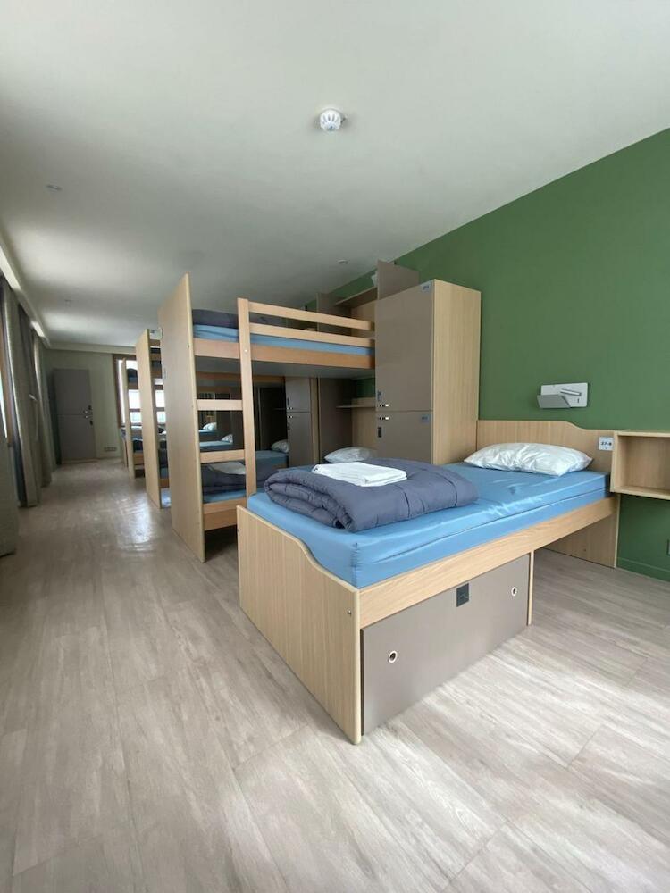 Adveniat Paris, Paris