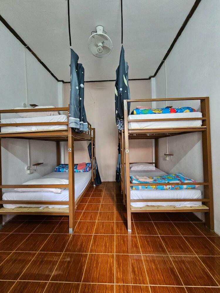 Bami thakhek hostel