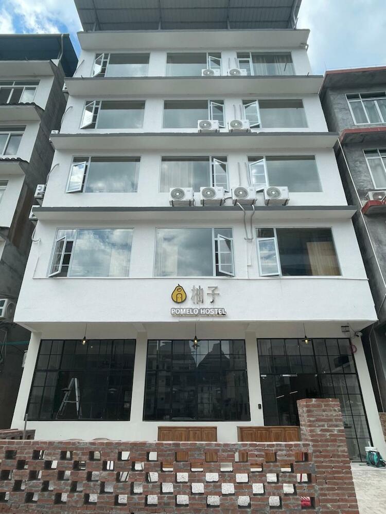 Pomelo Hostel
