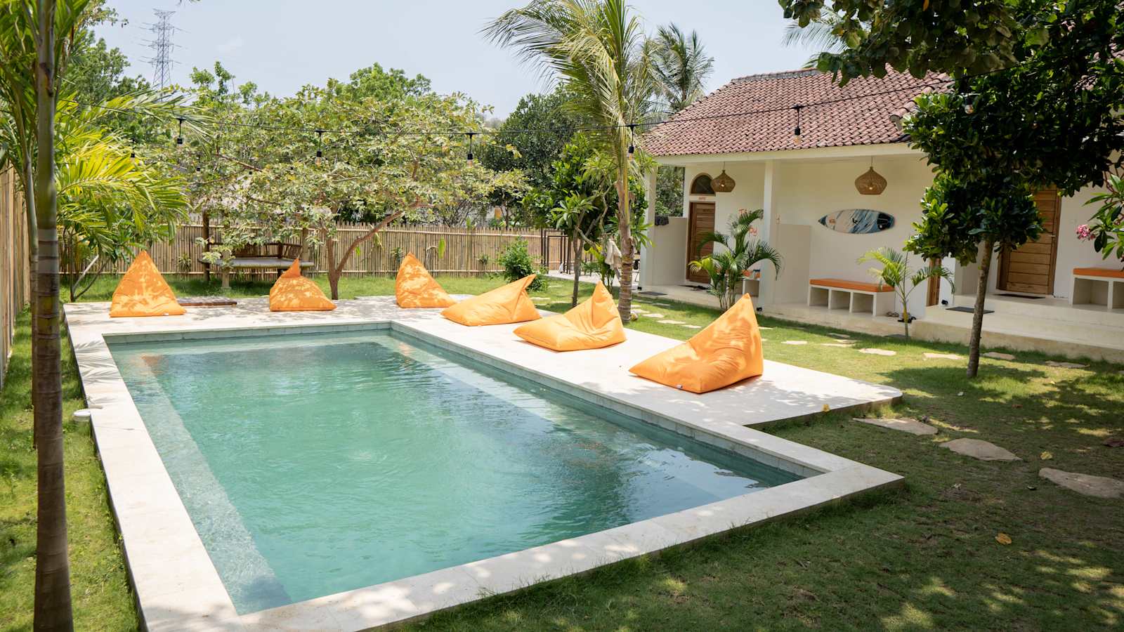 Merendeng Hostel Kuta