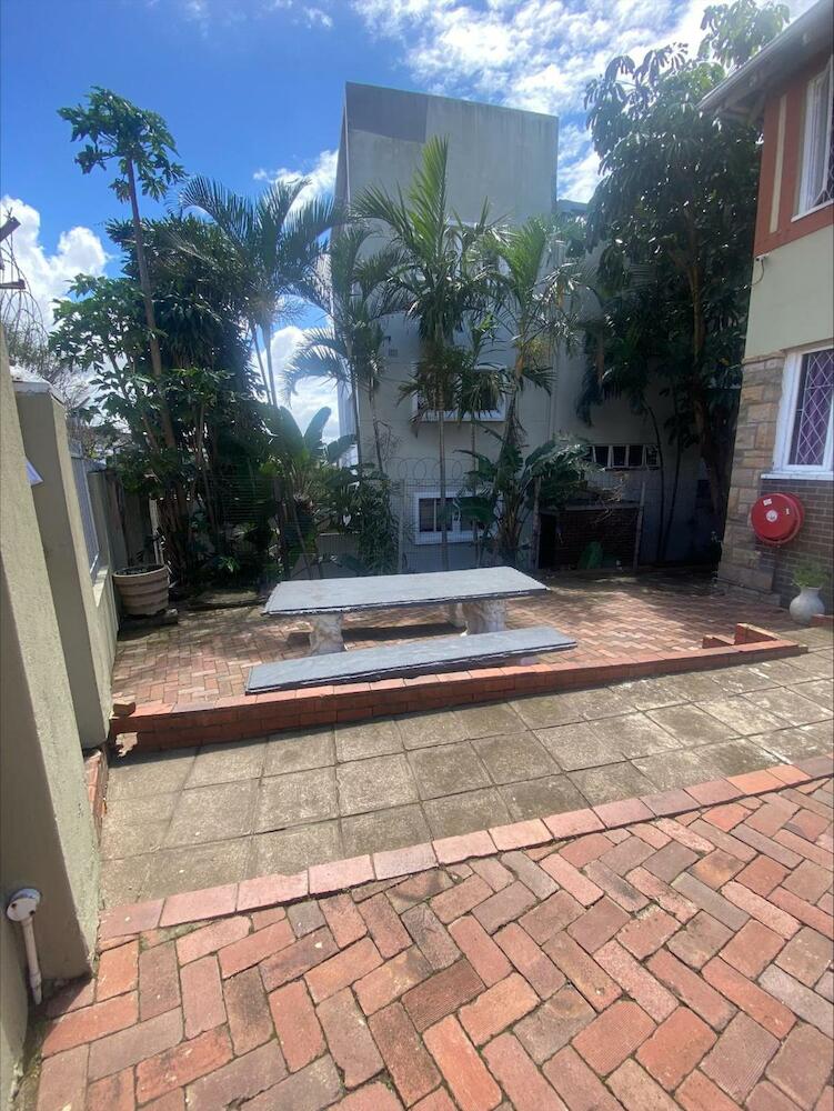 Back Packer Style, Durban