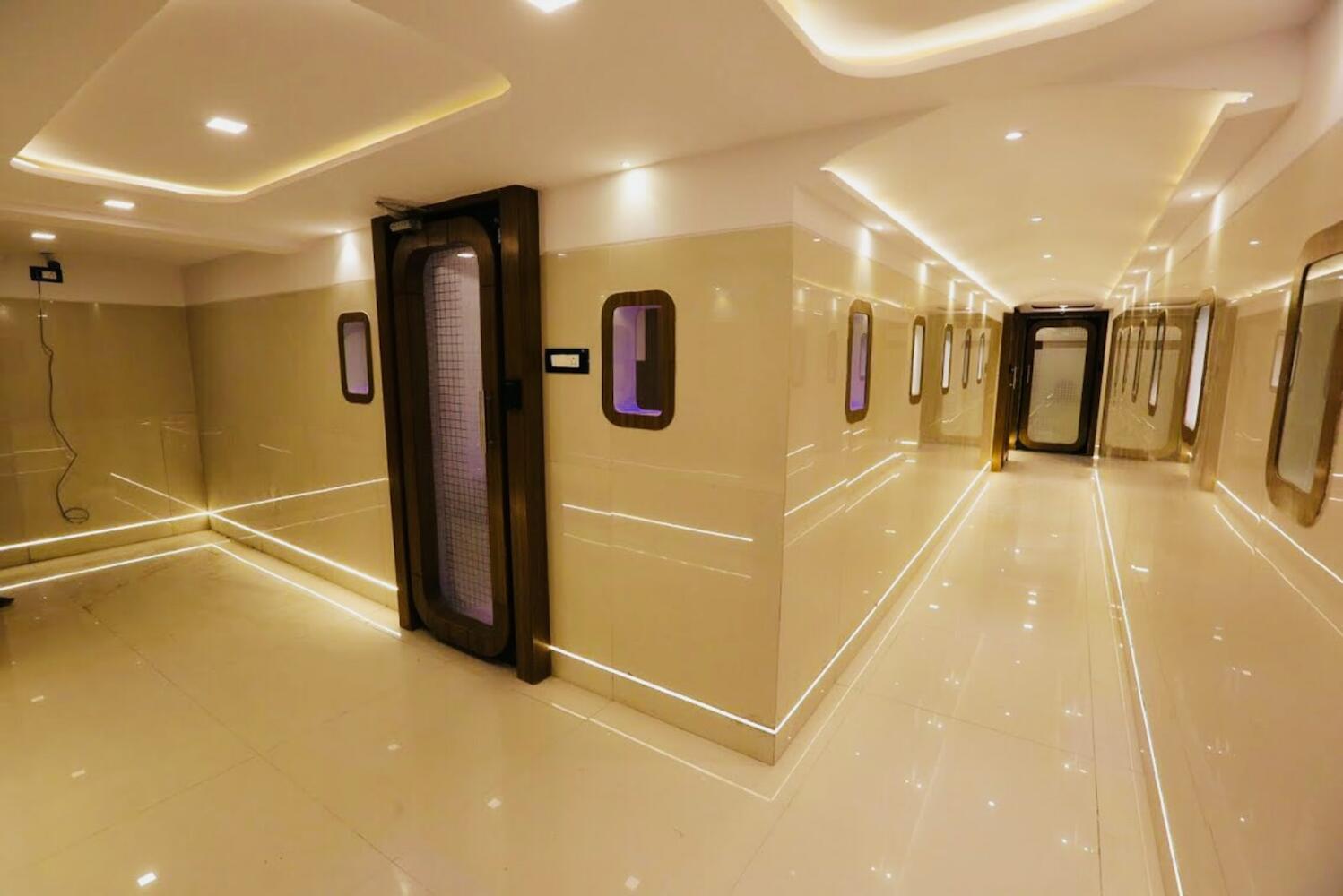 Qubestay Airport Capsule Hotel & Hostel
