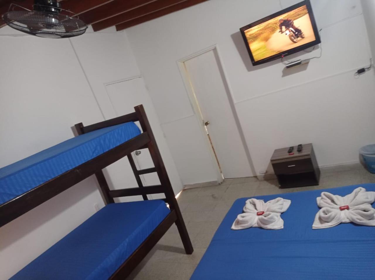 Yellow House Hostel, Medellin