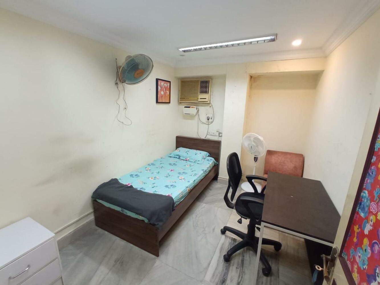 WISHTREE CORPORATE MENS DORMITORY FOR TECHIES & Trainees
