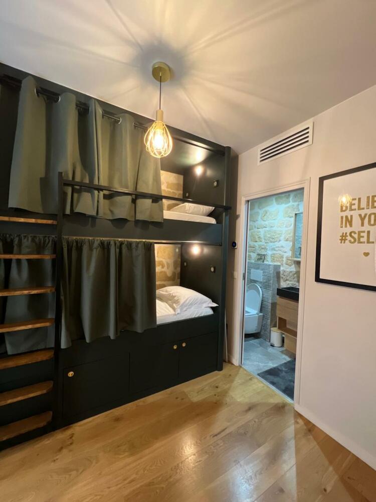 FRATERNiTY-HOTEL, Paris