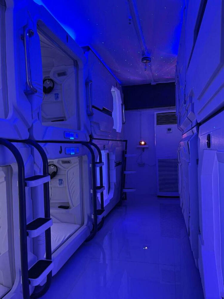 Bmax Spacepods