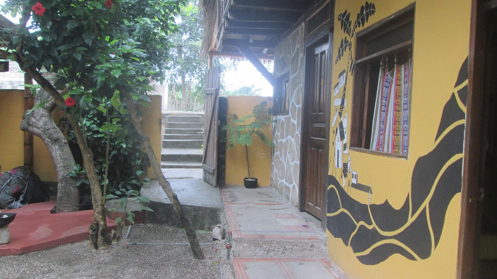 Al Carajo House Backpackers Host, Montañita