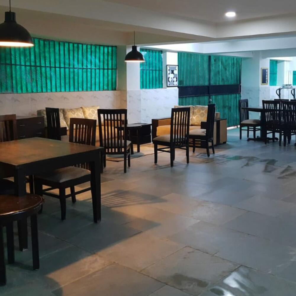 Abuzz Oxfordcaps ShahpurJaat Delhi - For Females Only, New Delhi